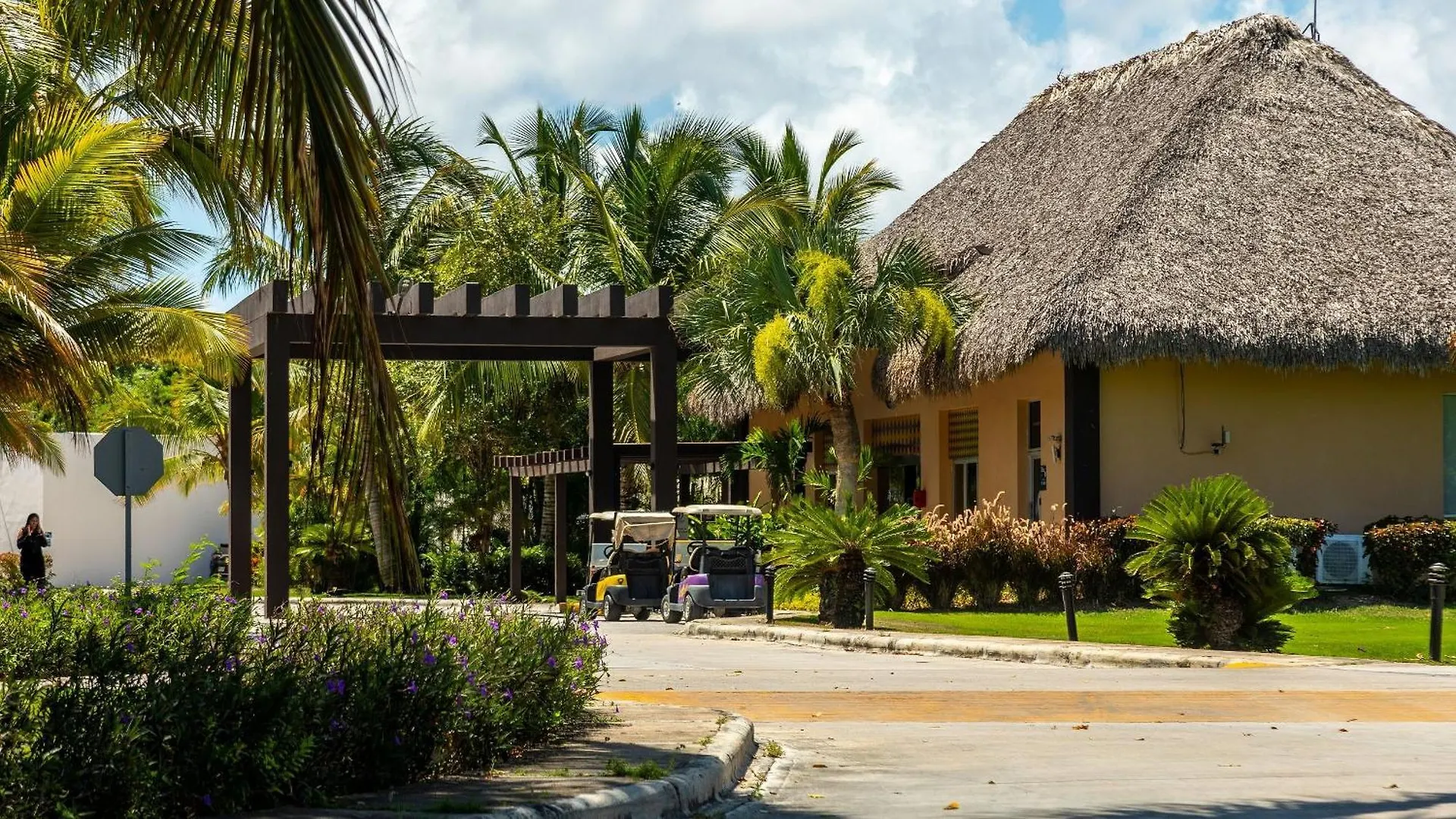Unique Pool & Golf View Retreat 1Br In Hard Rock Apartment Punta Cana